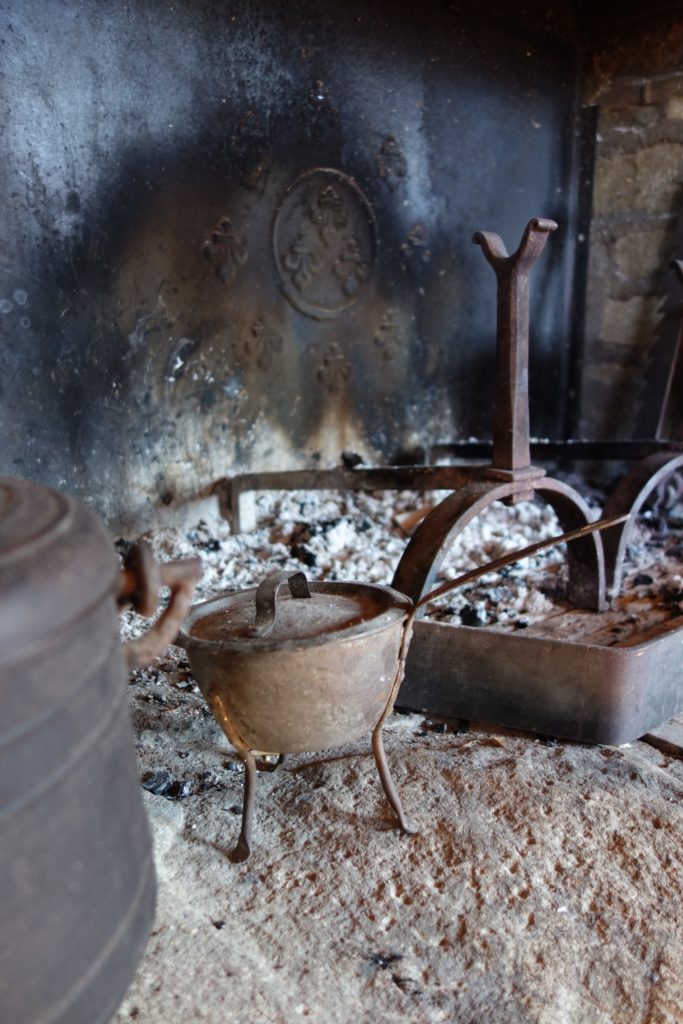 La cheminée old style et d'origine au chalet du Gran Maci