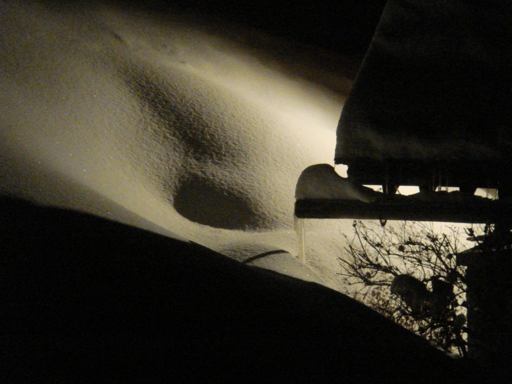 Ambiance chalet du Gran Maci Manigod : texture de la neige poudreuse fraîche peuf